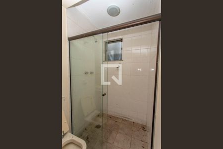 Casa à venda com 900m², 5 quartos e 10 vagasDependência de hospedes - Banheiro 