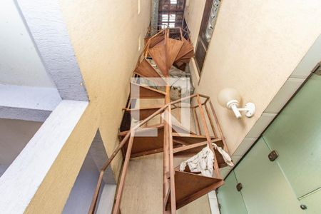 Casa à venda com 900m², 5 quartos e 10 vagasEscada para ultimo piso 