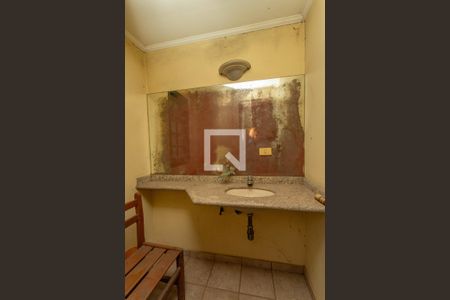 Casa à venda com 900m², 5 quartos e 10 vagasSalão - banheiro 