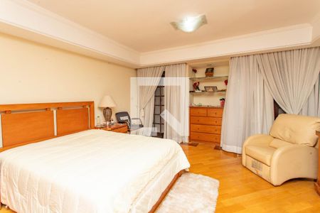 Casa à venda com 900m², 5 quartos e 10 vagasQuarto 1 - suíte 