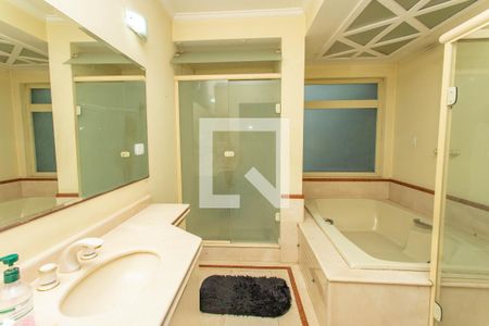 Casa à venda com 900m², 5 quartos e 10 vagasBanheiro da suíte 1 