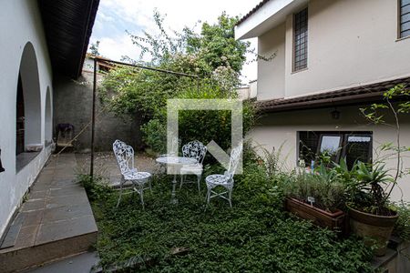 Casa à venda com 350m², 4 quartos e 4 vagasespaço de circulação_3