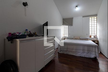 Casa à venda com 350m², 4 quartos e 4 vagassuíte3