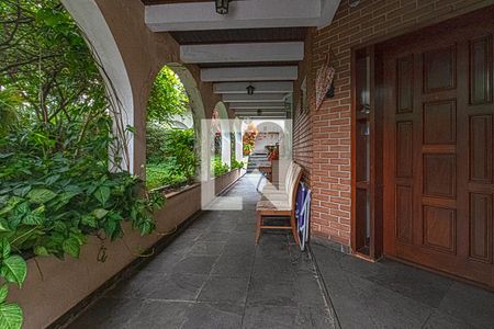 Casa à venda com 350m², 4 quartos e 4 vagasespaço de circulação_1