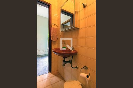 Casa à venda com 350m², 4 quartos e 4 vagasbanheiro na área da churrasqueira_4