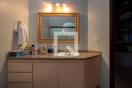 Casa à venda com 350m², 4 quartos e 4 vagasbanheiro suíte2