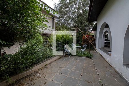 Casa à venda com 350m², 4 quartos e 4 vagasespaço de circulação_4