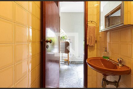 Casa à venda com 350m², 4 quartos e 4 vagasbanheiro na área da churrasqueira_3