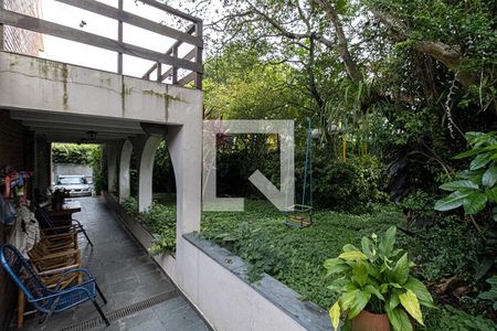 Casa à venda com 350m², 4 quartos e 4 vagasespaço de circulação_2