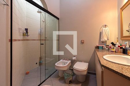 Casa à venda com 350m², 4 quartos e 4 vagasbanheiro suíte2