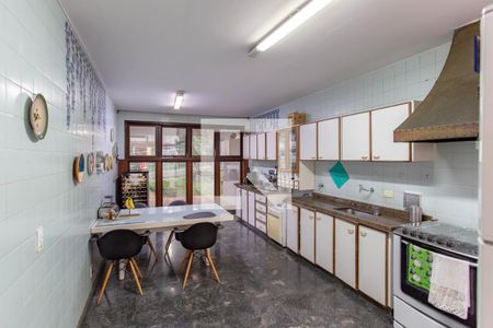 Cozinha de casa de condomínio para alugar com 4 quartos, 1000m² em Braúnas, Belo Horizonte