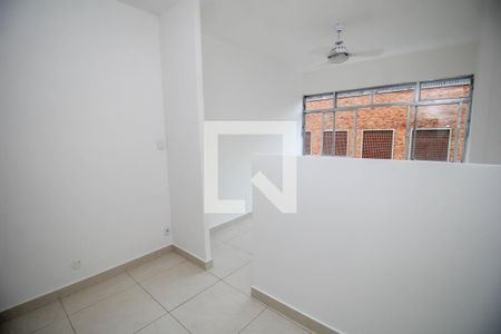 Sala/Quarto de kitnet/studio para alugar com 1 quarto, 30m² em Centro, Rio de Janeiro