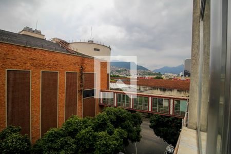 Vista do Sala/Quarto de kitnet/studio para alugar com 1 quarto, 30m² em Centro, Rio de Janeiro