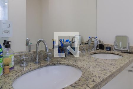 Apartamento à venda com 102m², 2 quartos e 2 vagasBanheiro da Suíte