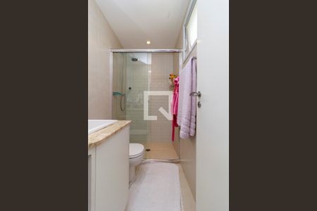 Apartamento à venda com 67m², 2 quartos e 2 vagasSuíte - Banheiro