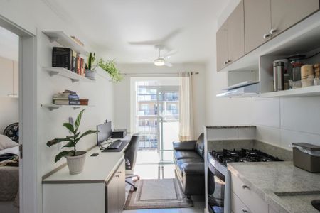 Sala/Cozinha de apartamento à venda com 1 quarto, 32m² em Água Branca, São Paulo