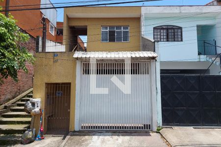 Casa à venda com 183m², 3 quartos e 4 vagas Casa à venda com 183m², 3 quartos e 4 vagasFachada