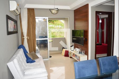 Sala com varanda de apartamento para alugar com 2 quartos, 50m² em Imbuí, Salvador
