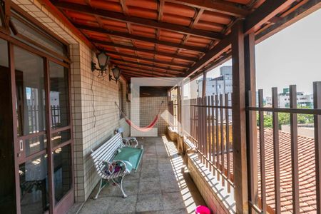 Apartamento à venda com 150m², 4 quartos e 2 vagasVaranda