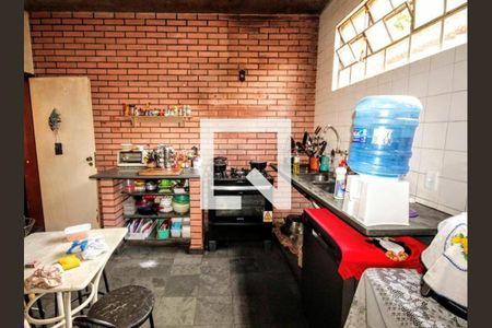 Casa à venda com 4 quartos, 487m² em Buritis, Belo Horizonte