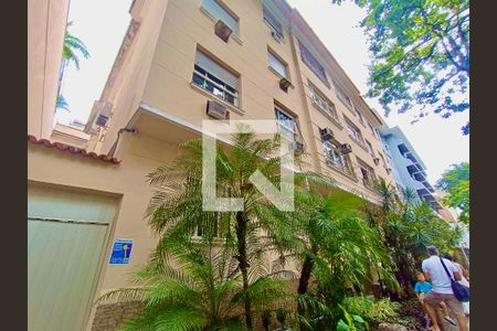 Apartamento à venda com 90m², 2 quartos e 1 vaga Apartamento à venda com 90m², 2 quartos e 1 vagaFachada com cartaz QA.