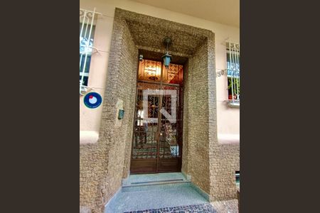 Apartamento à venda com 90m², 2 quartos e 1 vaga Apartamento à venda com 90m², 2 quartos e 1 vagaFachada com cartaz QA.