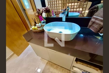 Apartamento à venda com 90m², 2 quartos e 1 vaga Apartamento à venda com 90m², 2 quartos e 1 vagaSuíte banheiro