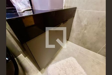 Apartamento à venda com 90m², 2 quartos e 1 vaga Apartamento à venda com 90m², 2 quartos e 1 vagaBanheiro social