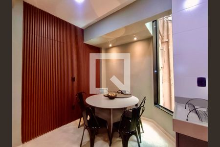 Sala de apartamento à venda com 2 quartos, 90m² em Leblon, Rio de Janeiro