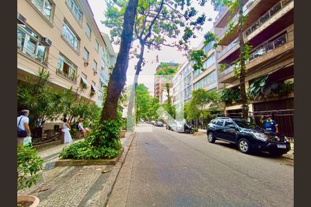 Apartamento à venda com 90m², 2 quartos e 1 vaga Apartamento à venda com 90m², 2 quartos e 1 vagaVista da Rua