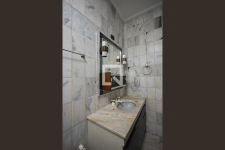 Casa à venda com 229m², 4 quartos e 2 vagas Casa à venda com 229m², 4 quartos e 2 vagasBanheiro Suíte 2