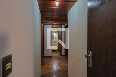 Corredor de apartamento à venda com 4 quartos, 104m² em Cruzeiro, Belo Horizonte
