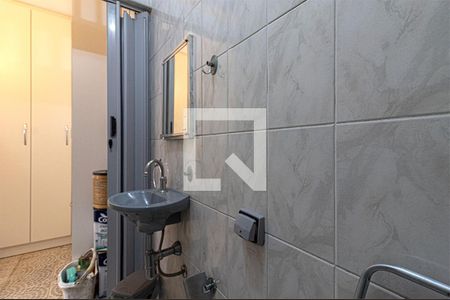 banheiro na área de serviço_4 de casa à venda com 3 quartos, 140m² em Vila Gumercindo, São Paulo