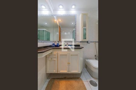 Apartamento à venda com 188m², 4 quartos e 3 vagasBanheiro da Suíte