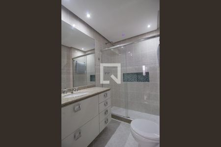 Apartamento à venda com 118m², 3 quartos e 2 vagas Apartamento à venda com 118m², 3 quartos e 2 vagasBanheiro Social