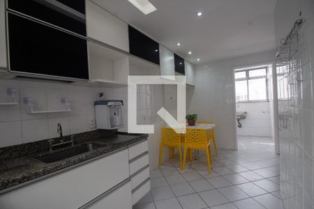 Apartamento à venda com 118m², 3 quartos e 2 vagas Apartamento à venda com 118m², 3 quartos e 2 vagasCozinha e Área de Serviço