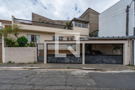 Casa à venda com 204m², 3 quartos e 3 vagas Casa à venda com 204m², 3 quartos e 3 vagasFachada
