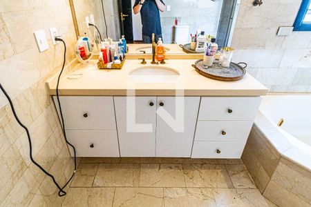 Casa à venda com 540m², 5 quartos e 2 vagas Casa à venda com 540m², 5 quartos e 2 vagasSuite 01 - Banheiro