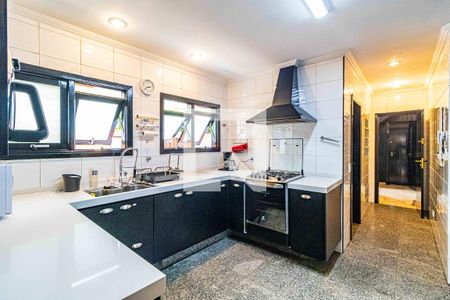 Casa à venda com 540m², 5 quartos e 2 vagas Casa à venda com 540m², 5 quartos e 2 vagasCozinha