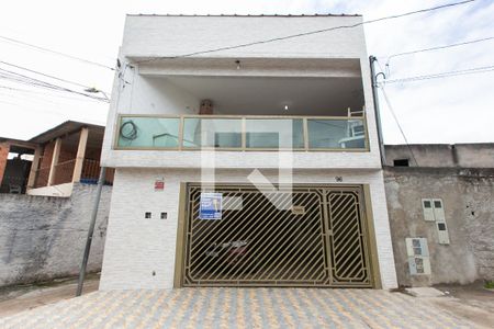 Casa à venda com 200m², 3 quartos e 2 vagas Casa à venda com 200m², 3 quartos e 2 vagasFachada