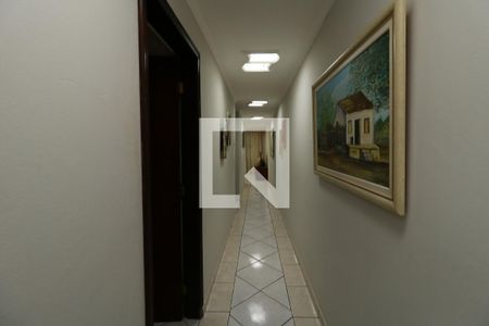 Corredor de casa à venda com 5 quartos, 240m² em Jardim Ocara, Santo André