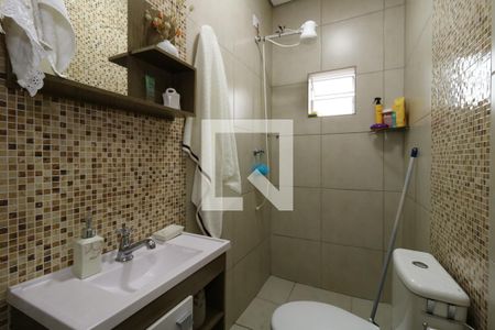Banheiro da Suíte da casa dos fundos de casa à venda com 5 quartos, 240m² em Jardim Ocara, Santo André