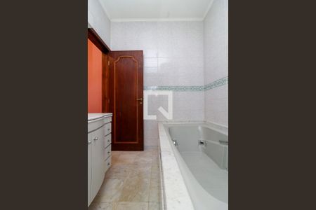 Casa à venda com 300m², 6 quartos e 4 vagasSuíte 1 -Banheiro