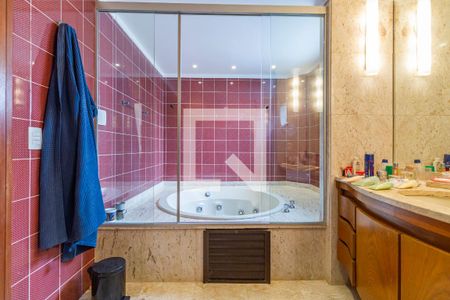 Apartamento à venda com 291m², 4 quartos e 4 vagasBanheiro Suíte máster