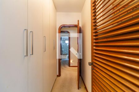 Apartamento à venda com 291m², 4 quartos e 4 vagasRoupeiro