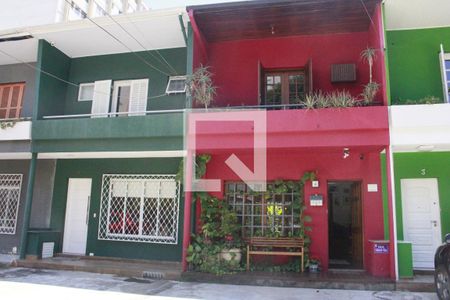 Casa à venda com 173m², 3 quartos e 2 vagasFachada