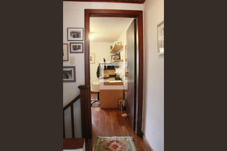 Casa à venda com 173m², 3 quartos e 2 vagasCorredor Quartos