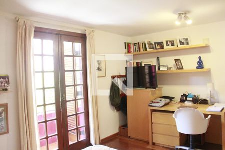 Casa à venda com 173m², 3 quartos e 2 vagasCorredor Quartos