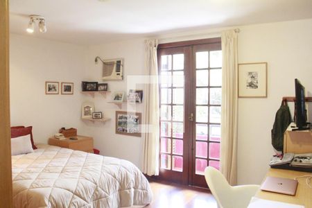 Casa à venda com 173m², 3 quartos e 2 vagasCorredor Quartos