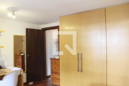 Casa à venda com 173m², 3 quartos e 2 vagasCorredor Quartos